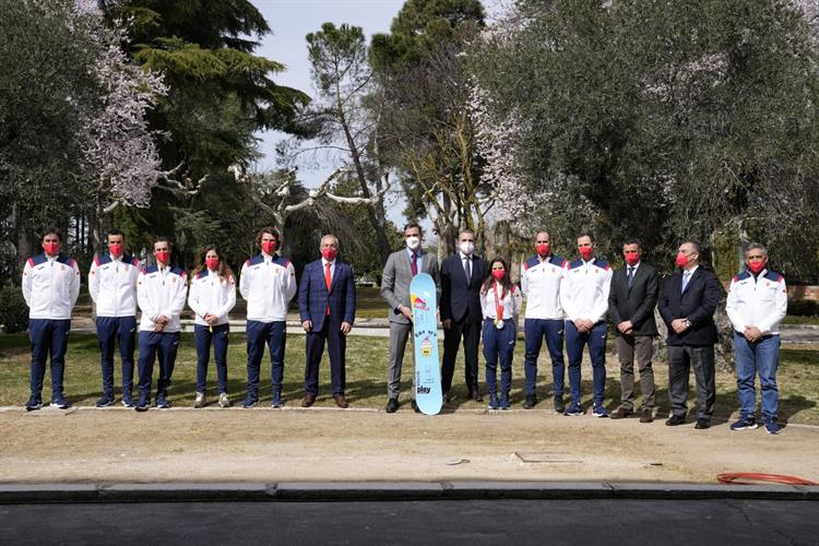 El presidente del Gobierno Pedro Sánchez recibe el equipo Olímpico español en el Palacio de la Moncloa