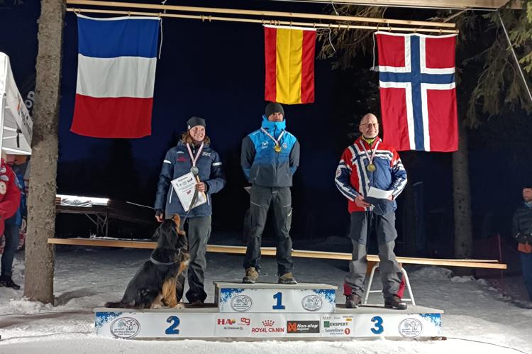 Iker Oizkoidi, campeón del mundo de mushing de media distancia en trineo de 6 perros por segunda vez consecutiva