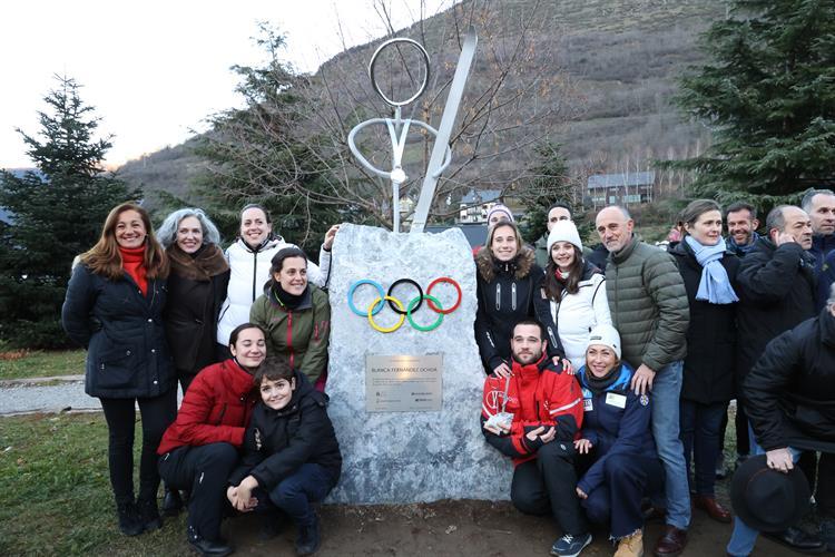 Blanca Fernández Ochoa ya tiene su homenaje en forma de escultura en Vielha