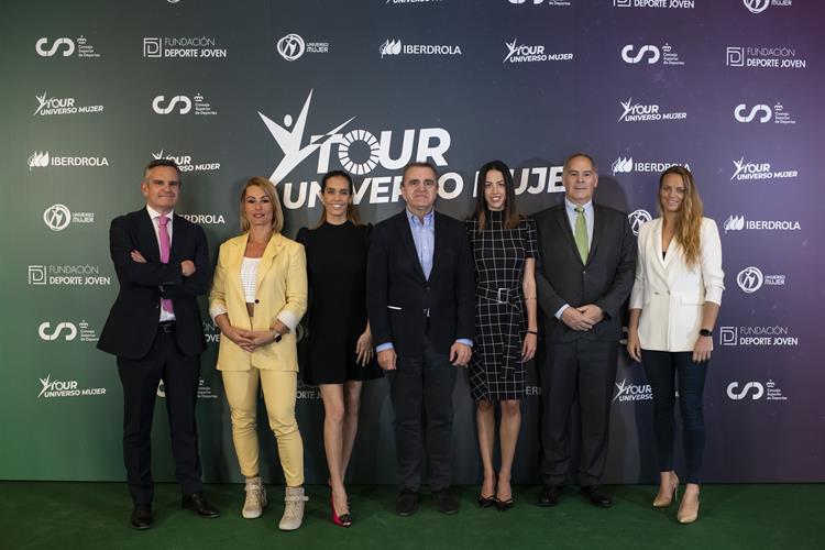 Grandes estrellas y reconocimientos en la Gala del Tour Universo Mujer