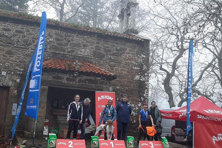 Dumbría finaliza la primera Copa de España Loterías de Mushing de tierra de la temporada entre la lluvia y la niebla