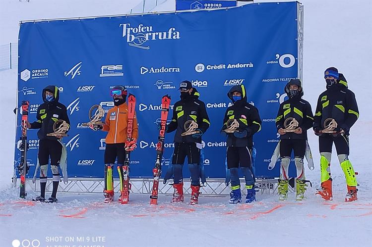 Selección de 17 esquiadores españoles U16/14 en el 29º trofeo internacional Borrufa