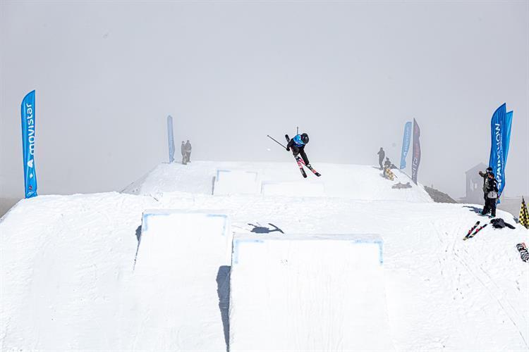 El slopestyle de snowboard y freeski brilla en Sierra Nevada con los Campeonatos de España Movistar