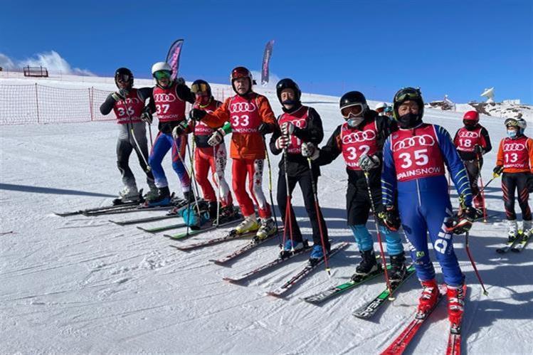 Gran éxito de participación en los Campeonatos de España Masters de esquí alpino en Sierra Nevada