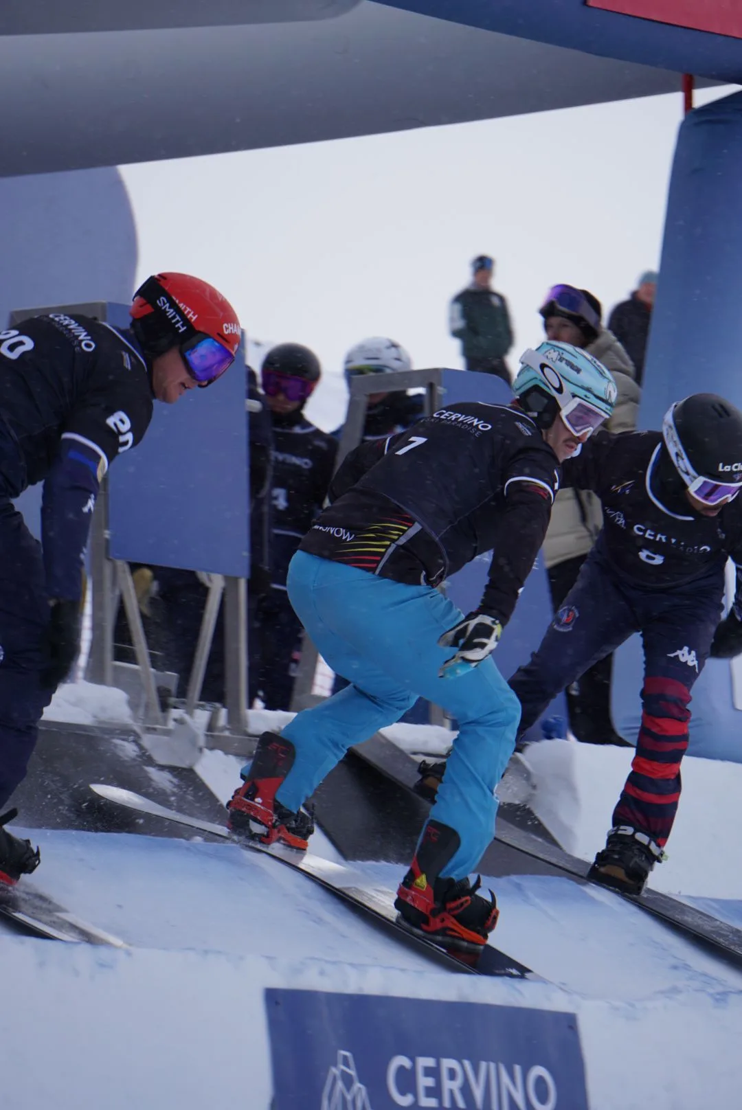 Lucas Eguibar y Álvaro Romero en el top 10 en Copa del Mundo de SBX de Cervinia (ITA)