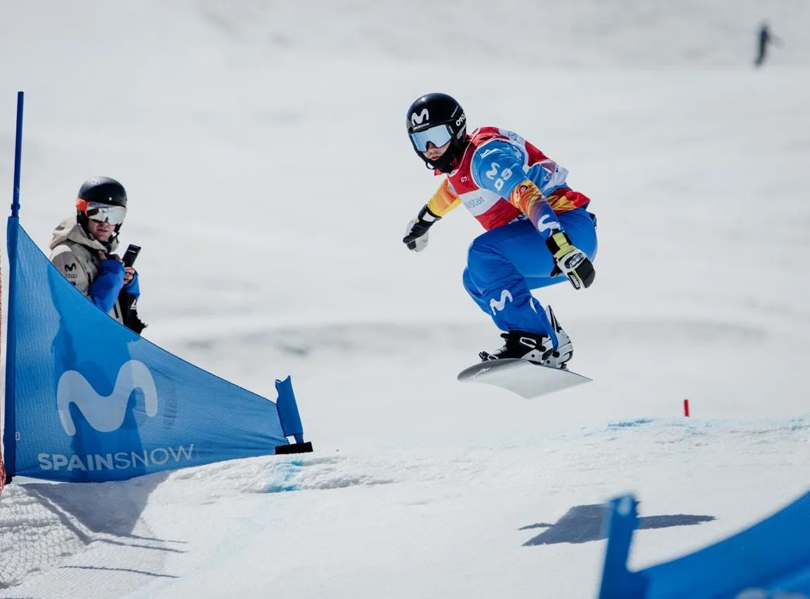 Andrea Seijas y Álvaro Romero, campeones de España de snowboardcross en Sierra Nevada